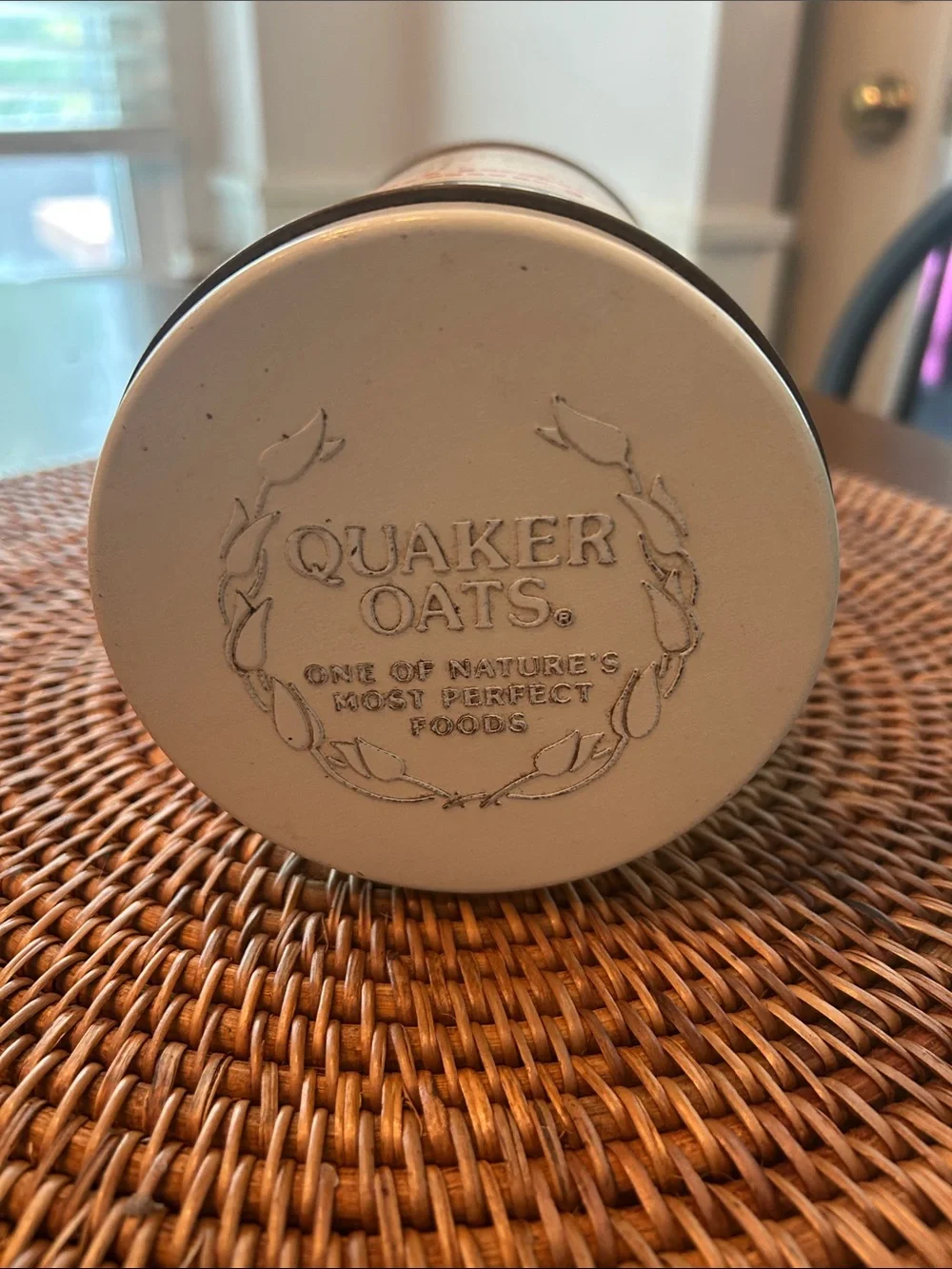 Quaker Old Fashioned Quaker Oats Decorative Tin — Red and Black 1982